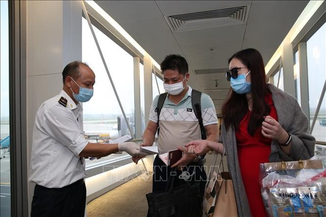 Mọi hành khách nhập cảnh Việt Nam thực hiện khai báo y tế bắt buộc từ ngày 7/3/2020 ảnh 7