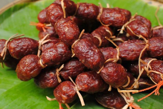 Khám phá thế giới đồ ăn vặt bên bến Ninh Kiều ảnh 2