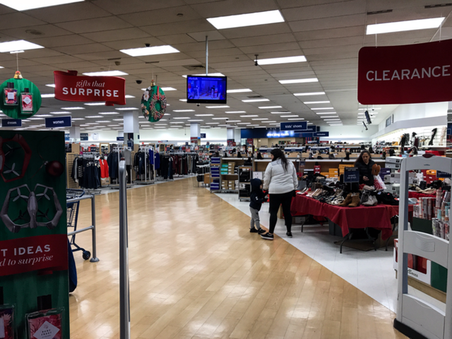 Black Friday - từ hỗn loạn đến vắng lặng ảnh 7