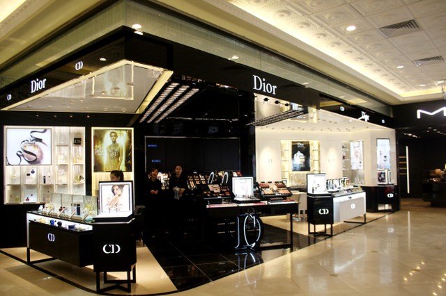 Doanh nhân 8x “sửa lưng” vua hàng hiệu Jonathan Hạnh Nguyễn khi nói về Tràng Tiền Plaza ảnh 3