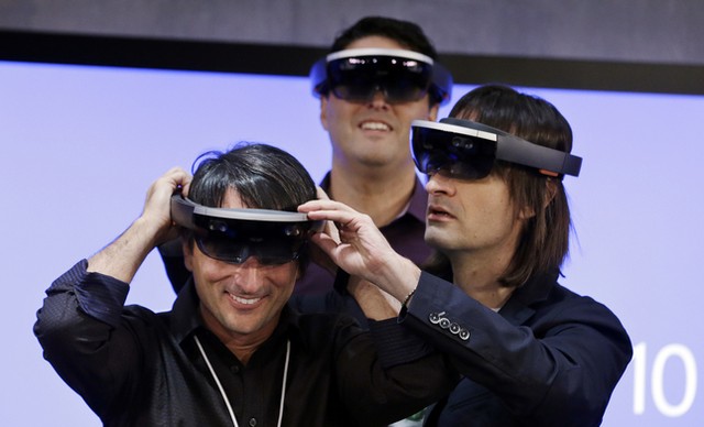 Với Hololens, tương lai vẫn phải gọi tên Microsoft ảnh 4