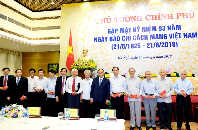 Thủ tướng đề nghị báo chí tích cực phản bác thông tin sai trái trên mạng xã hội ảnh 2