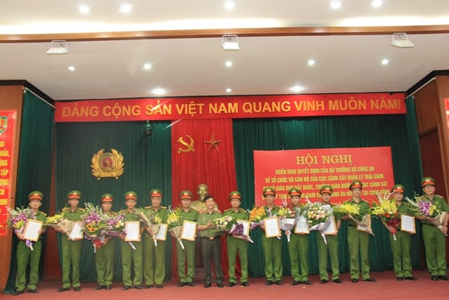 Bộ Công an trao quyết định bổ nhiệm nhân sự Cục C10, C11 ảnh 1