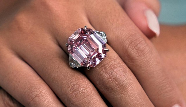 Chiêm ngưỡng viên kim cương hồng 19 cara giá 1,2 nghìn tỷ đồng Chia sẻ ảnh 1
