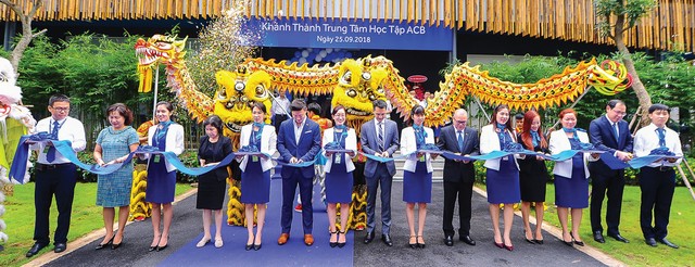 Khi ngân hàng bước đi với tinh thần cùng tiến bộ ảnh 1