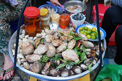 Gánh ốc luộc nườm nượp khách ở quận 1 ảnh 2
