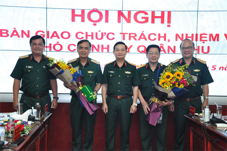 Bàn giao chức trách, nhiệm vụ Tham mưu trưởng; Phó Chính ủy Quân khu 7 ảnh 1