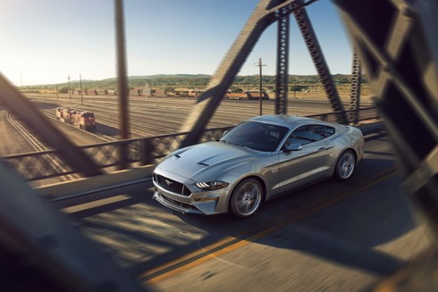 ford-mustang-2018-lo-dien-tai-dau-chevrolet-camaro-page-2-7