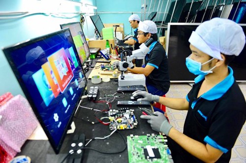 Năm 2017, Asanzo có doanh thu trên 4.000 tỷ đồng khi tiêu thụ 710.000 chiếc tivi, gấp 1,5 lần so với 2016 và khoảng 3 triệu sản phẩm gia dụng.