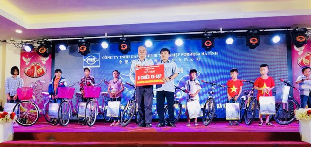 Formosa Hà Tĩnh trao 400 suất học bổng “Chắp cánh ước mơ” cho học sinh giỏi vượt khó Kỳ Anh ảnh 1