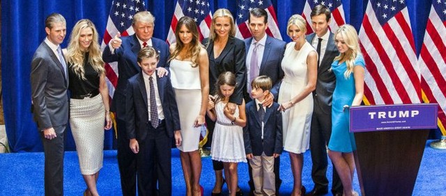 Tổng thống Trump có đứa cháu thứ 10 ảnh 2