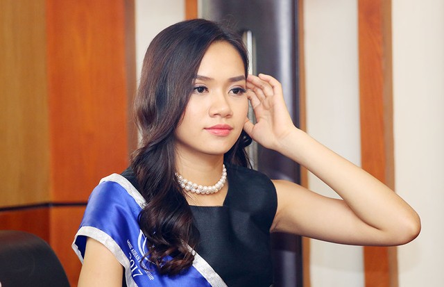 Hoa hậu, Á hậu và Top 10 Miss ASEAN Frendship 2017 giao lưu trực tuyến với độc giả Báo Đầu tư ảnh 24
