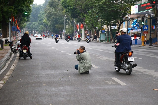 Phố phường Hà Nội vắng vẻ sáng mùng 1 Tết ảnh 2