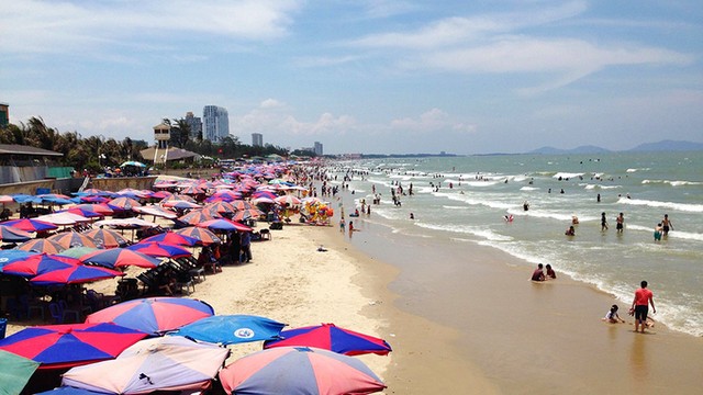 Tiểu thương Vũng Tàu bán hải sản không nghỉ tay dịp 30/4 ảnh 1