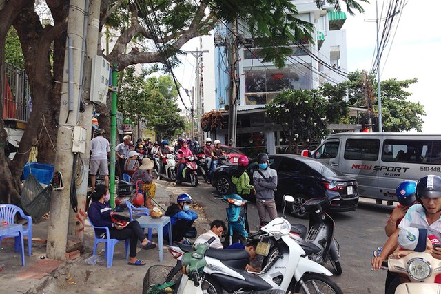 Tiểu thương Vũng Tàu bán hải sản không nghỉ tay dịp 30/4 ảnh 2