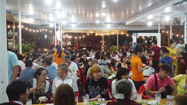 Tiểu thương Vũng Tàu bán hải sản không nghỉ tay dịp 30/4 ảnh 9