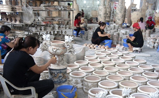 Làng nghề gốm sứ xã Bát Tràng được công nhận là “điểm du lịch” của Hà Nội ảnh 2