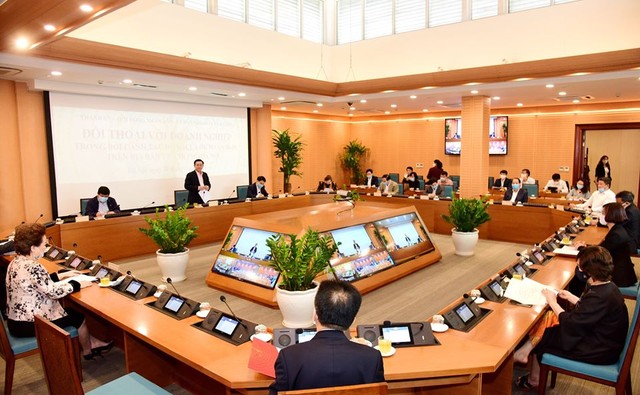 Bí thư Hà Nội: Không để kinh tế đi theo hình chữ U và L ảnh 1