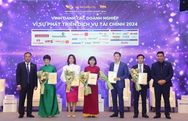 Đại diện Vietcombank được vinh danh tại Diễn đàn Cấp cao cố vấn tài chính 2024