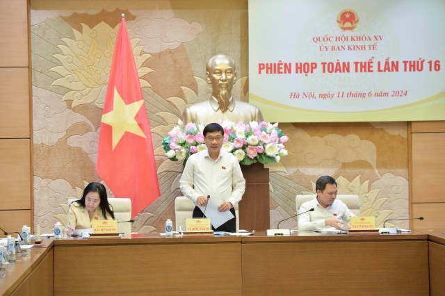Chủ nhiệm Ủy ban Kinh tế của Quốc hội Vũ Hồng Thanh phát biểu tại phiên họp (Ảnh: Hồ Long) Chủ nhiệm Ủy ban Kinh tế của Quốc hội Vũ Hồng Thanh phát biểu tại phiên họp (Ảnh: Hồ Long)