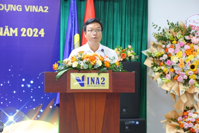 Ông Nguyễn Huy Quang – Phó Chủ tịch HĐQT trình bày báo cáo của HĐQT