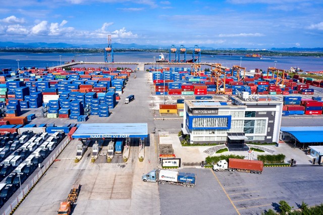 Cụm cảng Nam Đình Vũ trở thành biểu tượng mới của ngành cảng biển và logistics miền Bắc, từng bước trở thành cảng sông lớn nhất và hiện đại nhất khu vực Cụm cảng Nam Đình Vũ trở thành biểu tượng mới của ngành cảng biển và logistics miền Bắc, từng bước trở thành cảng sông lớn nhất và hiện đại nhất khu vực