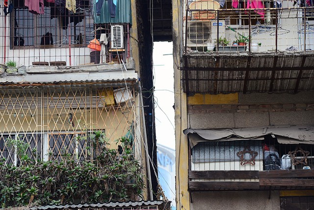 Những hình ảnh "xem cũng ghê người" tại chung cư cũ Hà Nội ảnh 2