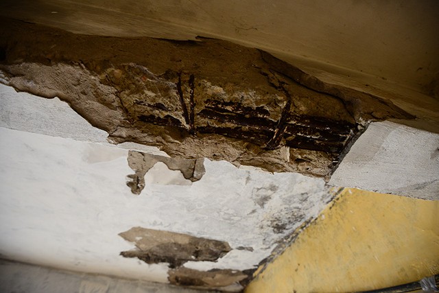 Những hình ảnh "xem cũng ghê người" tại chung cư cũ Hà Nội ảnh 3