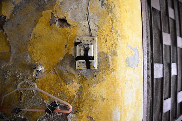 Những hình ảnh "xem cũng ghê người" tại chung cư cũ Hà Nội ảnh 6