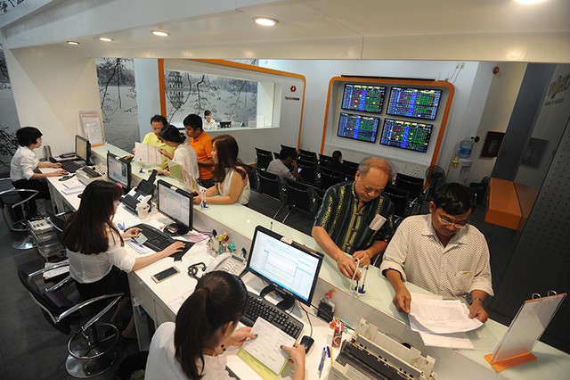 Hạ lãi suất: Chưa thẩm thấu ngay tới thị trường chứng khoán ảnh 1