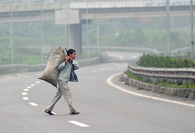 Giỡn với tử thần trên đường cao tốc Nội Bài – Lào Cai ảnh 12