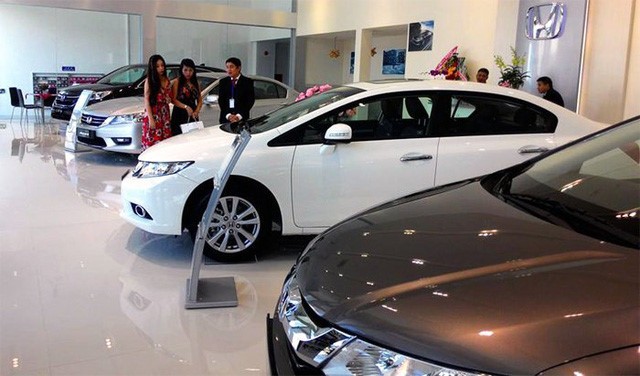 Ô tô hạ giá tới đáy: Nơi giảm 100 triệu đồng, chỗ khuyến mãi 5.000 USD