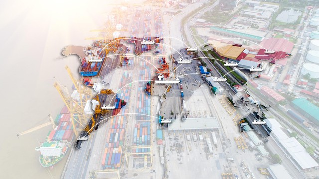 Chuỗi cung ứng toàn cầu đang bị ảnh hưởng nghiêm trọng từ các căng thẳng địa chính trị. Ảnh: Shutterstock. Chuỗi cung ứng toàn cầu đang bị ảnh hưởng nghiêm trọng từ các căng thẳng địa chính trị. Ảnh: Shutterstock.