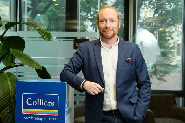 Ông David Jackson. Ông David Jackson.