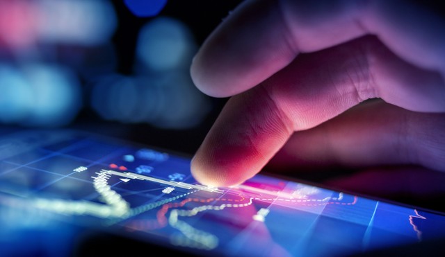 Năm 2023 mang đến thật nhiều cảm xúc "lên bổng, xuống trầm" với các nhà đầu tư. Ảnh: Shuttersstock. Năm 2023 mang đến thật nhiều cảm xúc "lên bổng, xuống trầm" với các nhà đầu tư. Ảnh: Shuttersstock.