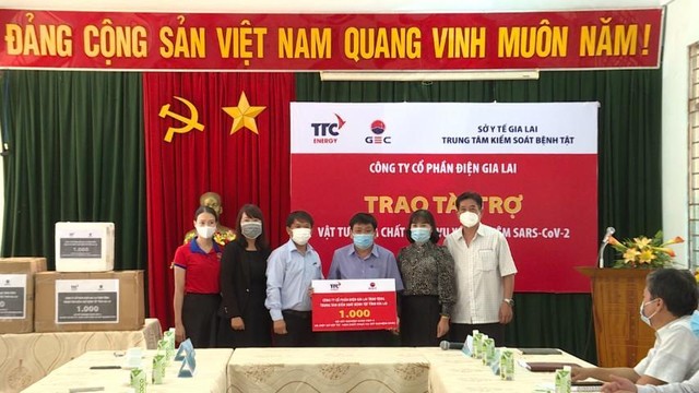 Công ty CP Điện Gia Lai trao tặng vật tư, thiết bị y tế đến Sở Y tế tỉnh Gia Lai với tổng chi phí 400 triệu đồng, góp phần hỗ trợ cho công tác xét nghiệm Sars-CoV-2 một cách hiệu quả, nhanh chóng và chính xác Công ty CP Điện Gia Lai trao tặng vật tư, thiết bị y tế đến Sở Y tế tỉnh Gia Lai với tổng chi phí 400 triệu đồng, góp phần hỗ trợ cho công tác xét nghiệm Sars-CoV-2 một cách hiệu quả, nhanh chóng và chính xác
