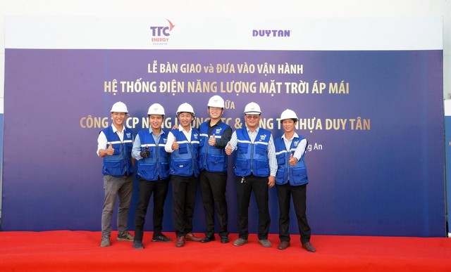 Ông Đặng Huỳnh Anh Tuấn - Chủ tịch HĐQT TTC Energy (thứ 3 từ bên phải) cho biết, hiện nay Công ty đang hướng đến trở thành doanh nghiệp EPC cung cấp các giải pháp về quản lý và tiết kiệm năng lượng hàng đầu Việt Nam