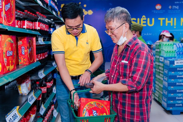 “Siêu thị mini 0 đồng” mang tết ấm xuân vui đến với hàng vạn người dân khó khăn ảnh 2 “Siêu thị mini 0 đồng” mang tết ấm xuân vui đến với hàng vạn người dân khó khăn ảnh 2