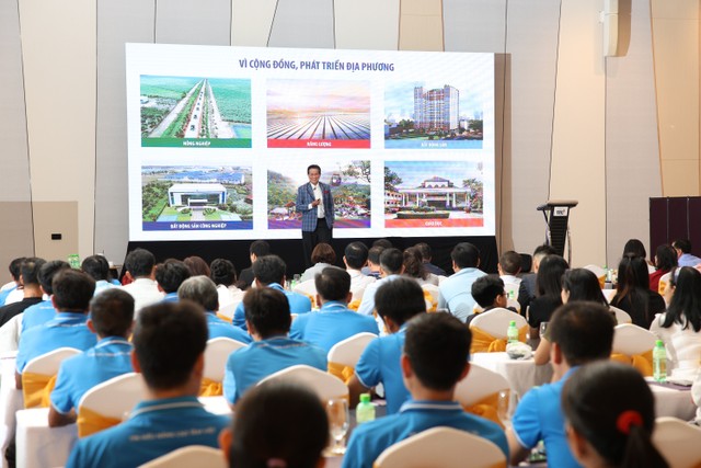 Ông khuyên các nhà quản lý cần phải phân biệt rõ khái niệm hiền tài và nhân tài để từ đó xây dựng các chính sách khác nhau và phải phù hợp Ông khuyên các nhà quản lý cần phải phân biệt rõ khái niệm hiền tài và nhân tài để từ đó xây dựng các chính sách khác nhau và phải phù hợp