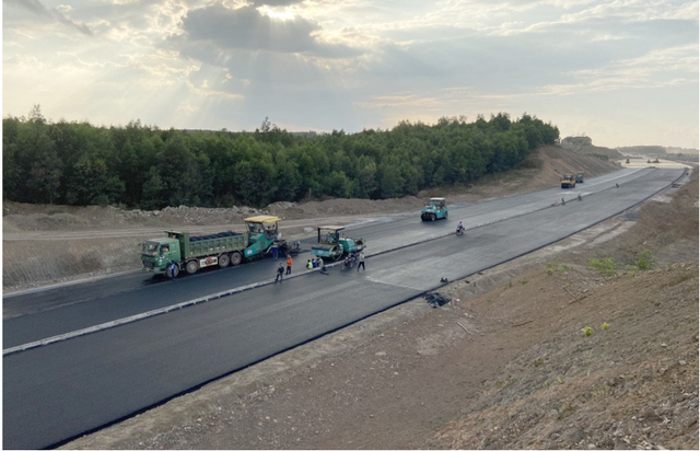 Cao tốc Dầu Giây – Phan Thiết đang dần thành hình Cao tốc Dầu Giây – Phan Thiết đang dần thành hình