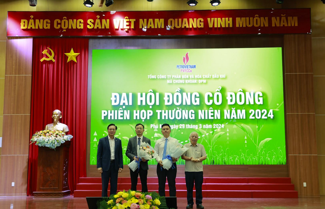 Đại hội đồng cổ đông PVFCCo đã bầu các ông Nguyễn Xuân Hòa và ông Phan Công Thành làm thành viên Hội đồng quản trị Đại hội đồng cổ đông PVFCCo đã bầu các ông Nguyễn Xuân Hòa và ông Phan Công Thành làm thành viên Hội đồng quản trị