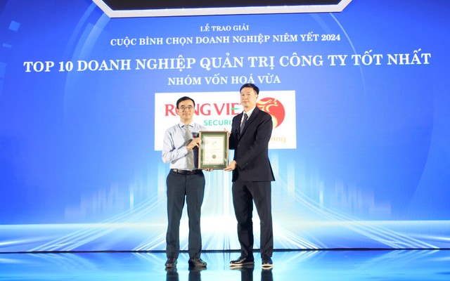 Đại diện CTCP Chứng khoán Rồng Việt nhận giải Quản trị công ty tốt nhất 2024 Đại diện CTCP Chứng khoán Rồng Việt nhận giải Quản trị công ty tốt nhất 2024