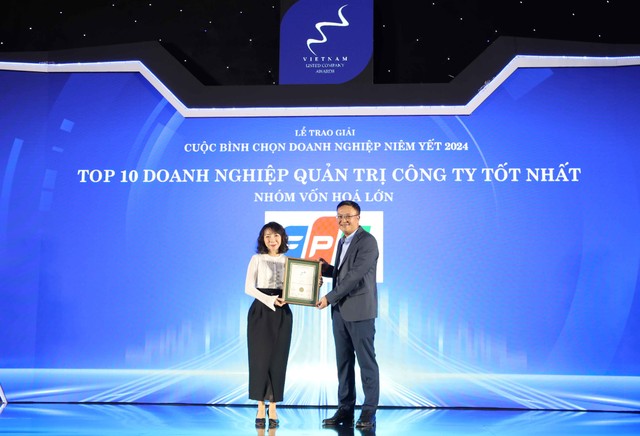 Ông Bùi Hoàng Hải, Phó Chủ tịch Ủy ban Chứng khoán Nhà nước trao giải Quản trị công ty tốt nhất 2024 cho đại diện Tập đoàn FPT Ông Bùi Hoàng Hải, Phó Chủ tịch Ủy ban Chứng khoán Nhà nước trao giải Quản trị công ty tốt nhất 2024 cho đại diện Tập đoàn FPT