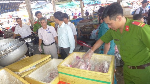 Rùng mình trước kho chứa 700kg thịt thối tại Bình Phước ảnh 1