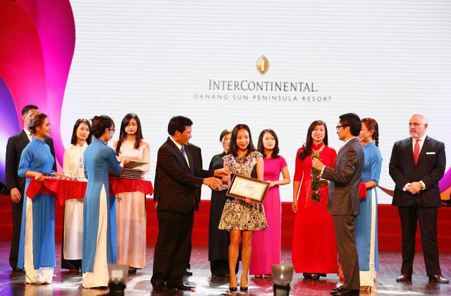 InterContinental Danang Sun Peninsula Resort được vinh danh là khách sạn 5 sao hàng đầu Việt Nam ảnh 1