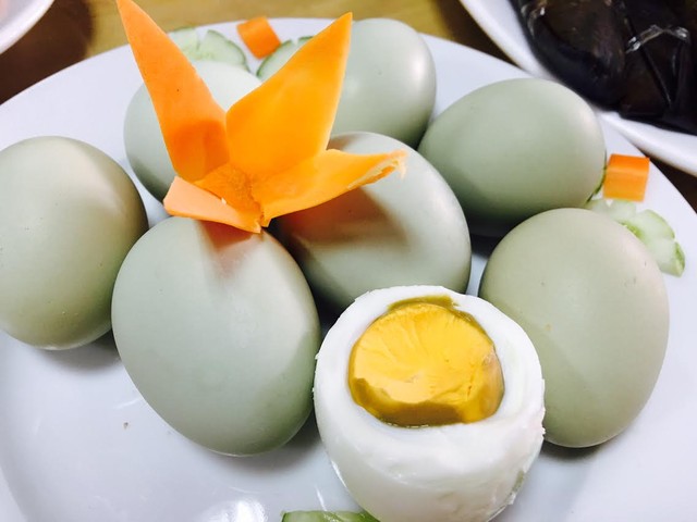 Giật mình trứng gà xanh siêu lạ, mỗi ngày bán 10.000 quả ảnh 4 Giật mình trứng gà xanh siêu lạ, mỗi ngày bán 10.000 quả ảnh 4