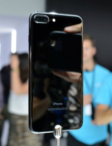 iPhone 7 Plus Jet Black khan hàng tại Việt Nam ảnh 2 iPhone 7 Plus Jet Black khan hàng tại Việt Nam ảnh 2
