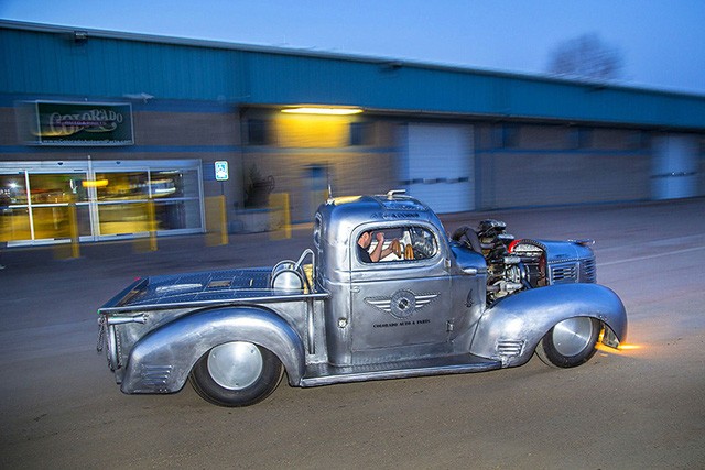 Chiếc bán tải độc đáo sử dụng động cơ 7 xy-lanh ảnh 2