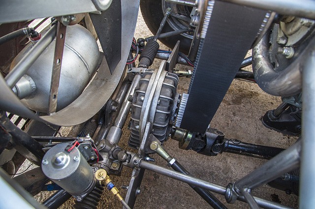 Chiếc bán tải độc đáo sử dụng động cơ 7 xy-lanh ảnh 4