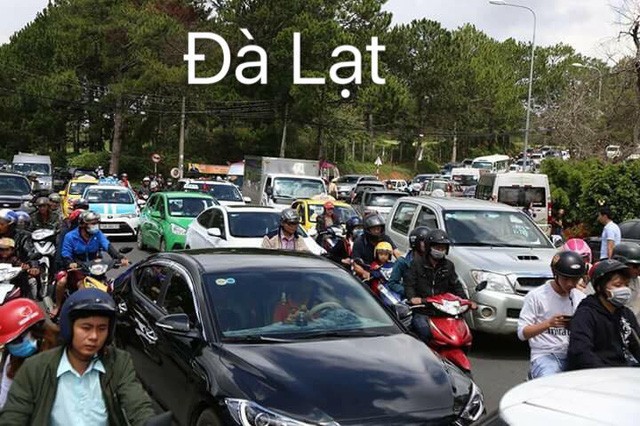 Mạng xã hội “nổ tung” với hình ảnh kín đặc người tại các khu du lịch trong dịp nghỉ lễ ảnh 10 Mạng xã hội “nổ tung” với hình ảnh kín đặc người tại các khu du lịch trong dịp nghỉ lễ ảnh 10